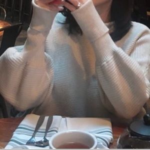 A pea in the pod maternity sweater used five times